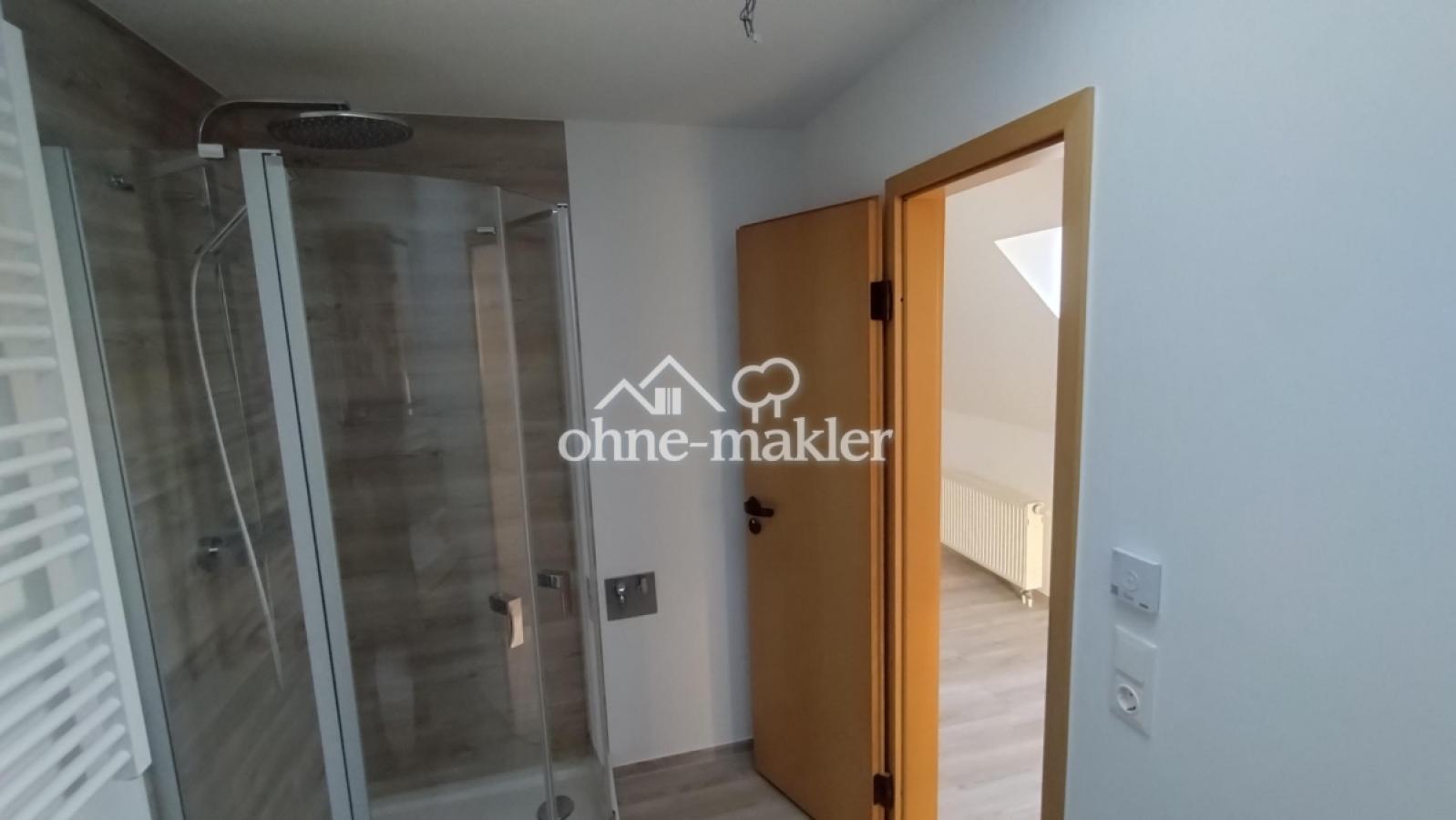 Bad mit Dusche + WM Anschluss