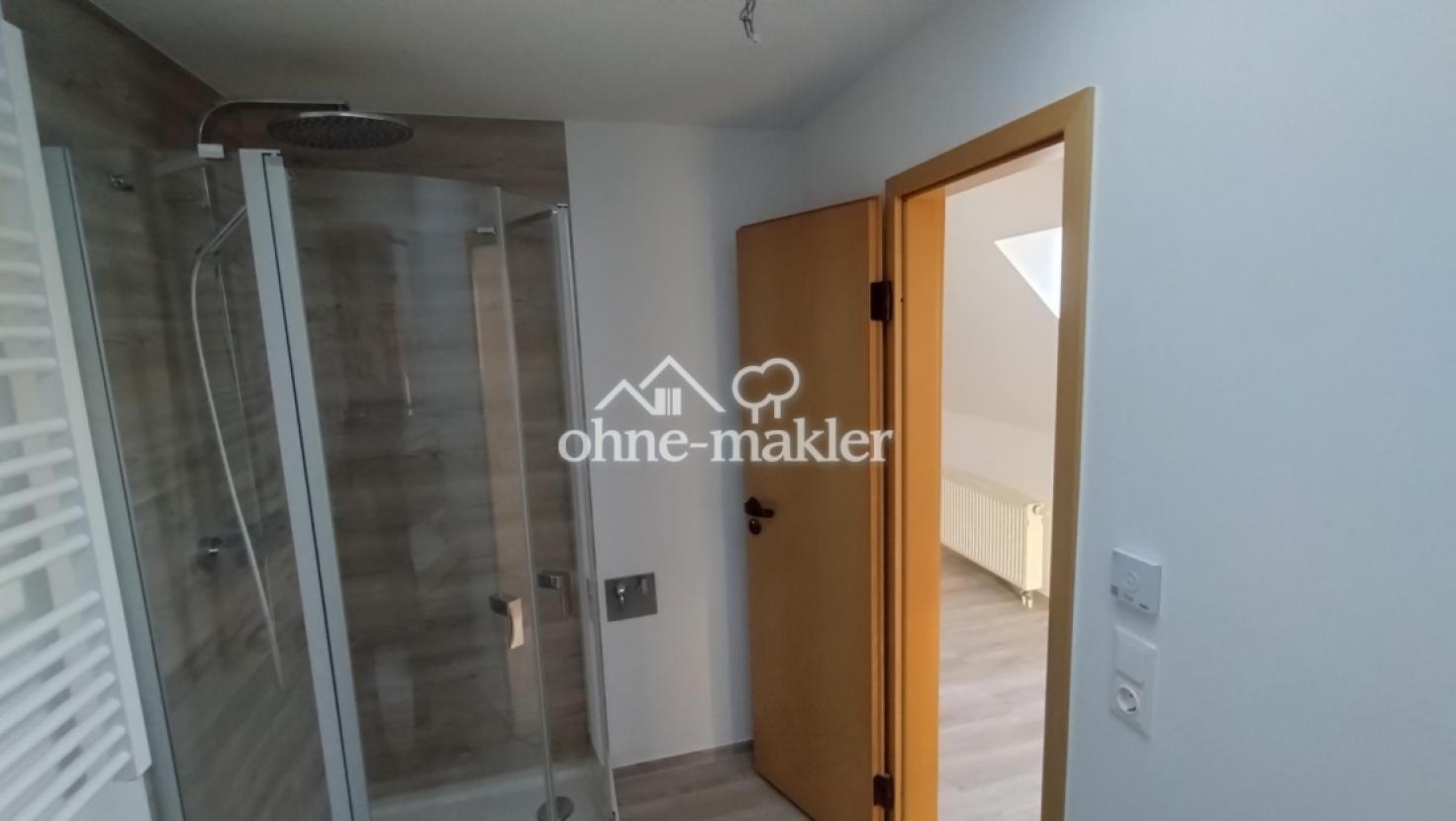 Bad mit Dusche + WM Anschluss