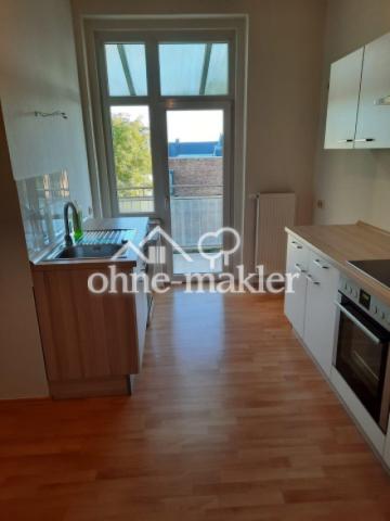 Küche mit EBK und Balkon