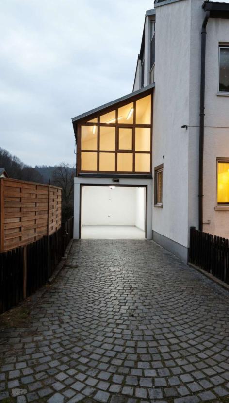 Garage mit Wintergarten - (KI generiert)