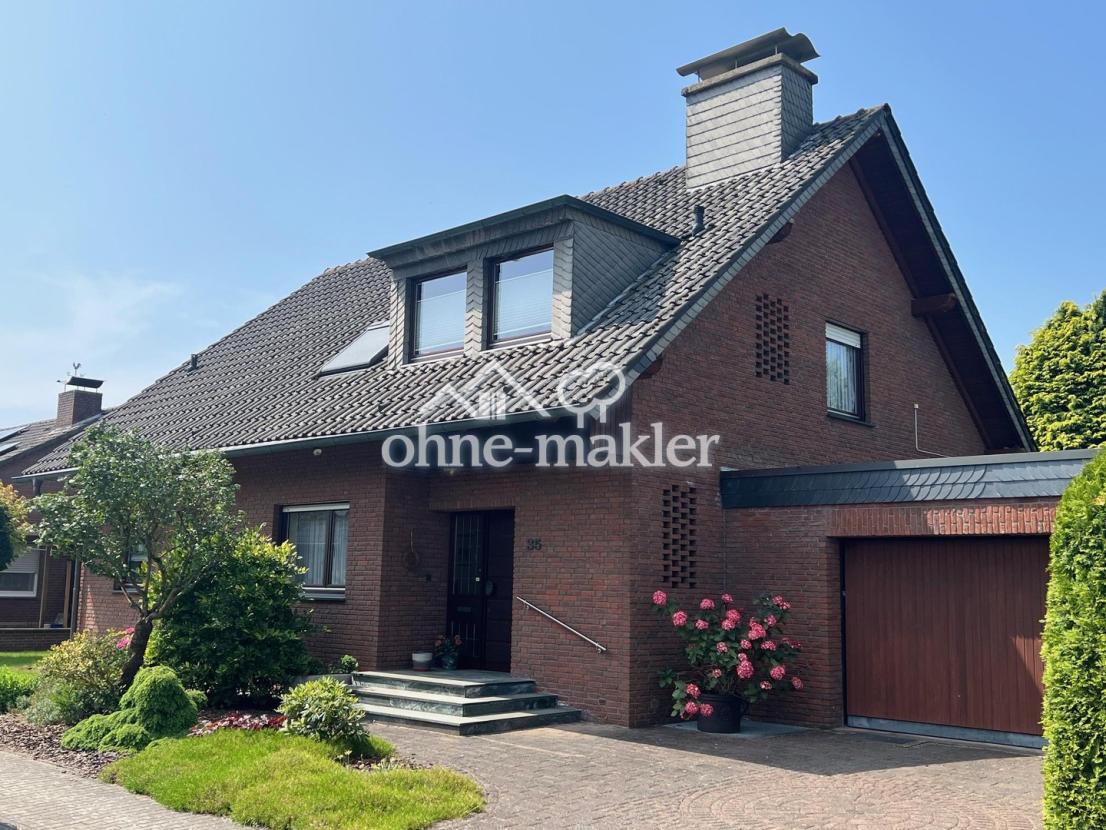 Hausfront und große Garage