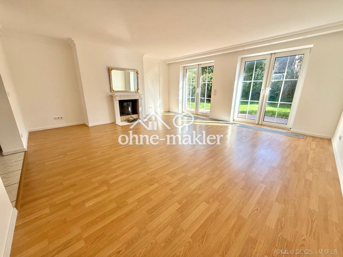 lichtdurchflutetes Wohnzimmer