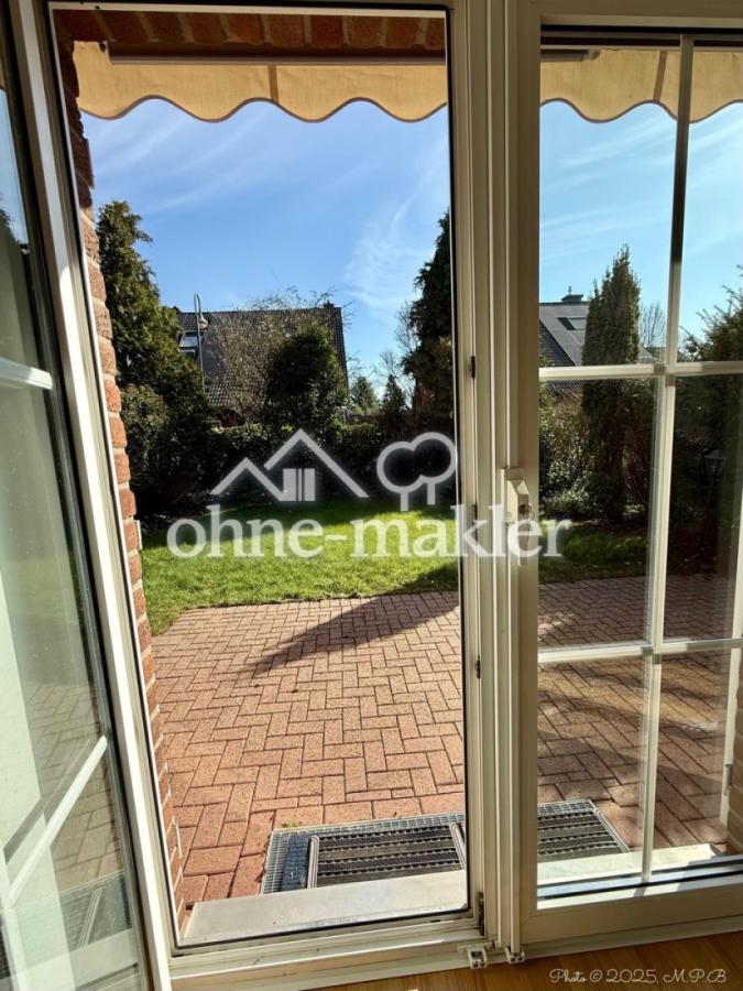   Garten mit Sonnenmarkise