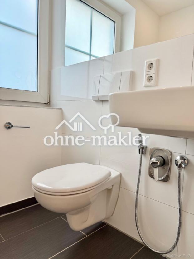 mit Dusch-WC u. Außenfenster
