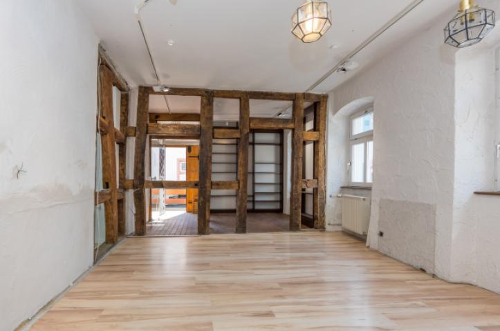 großer Raum vorderer Bereich 