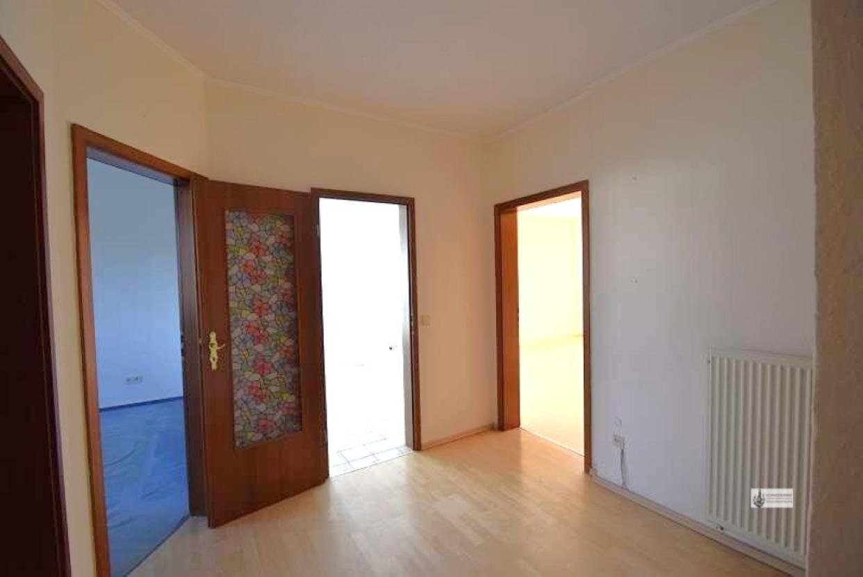 Flur mit Schlafzimmer, Küche und Wohnzimmer