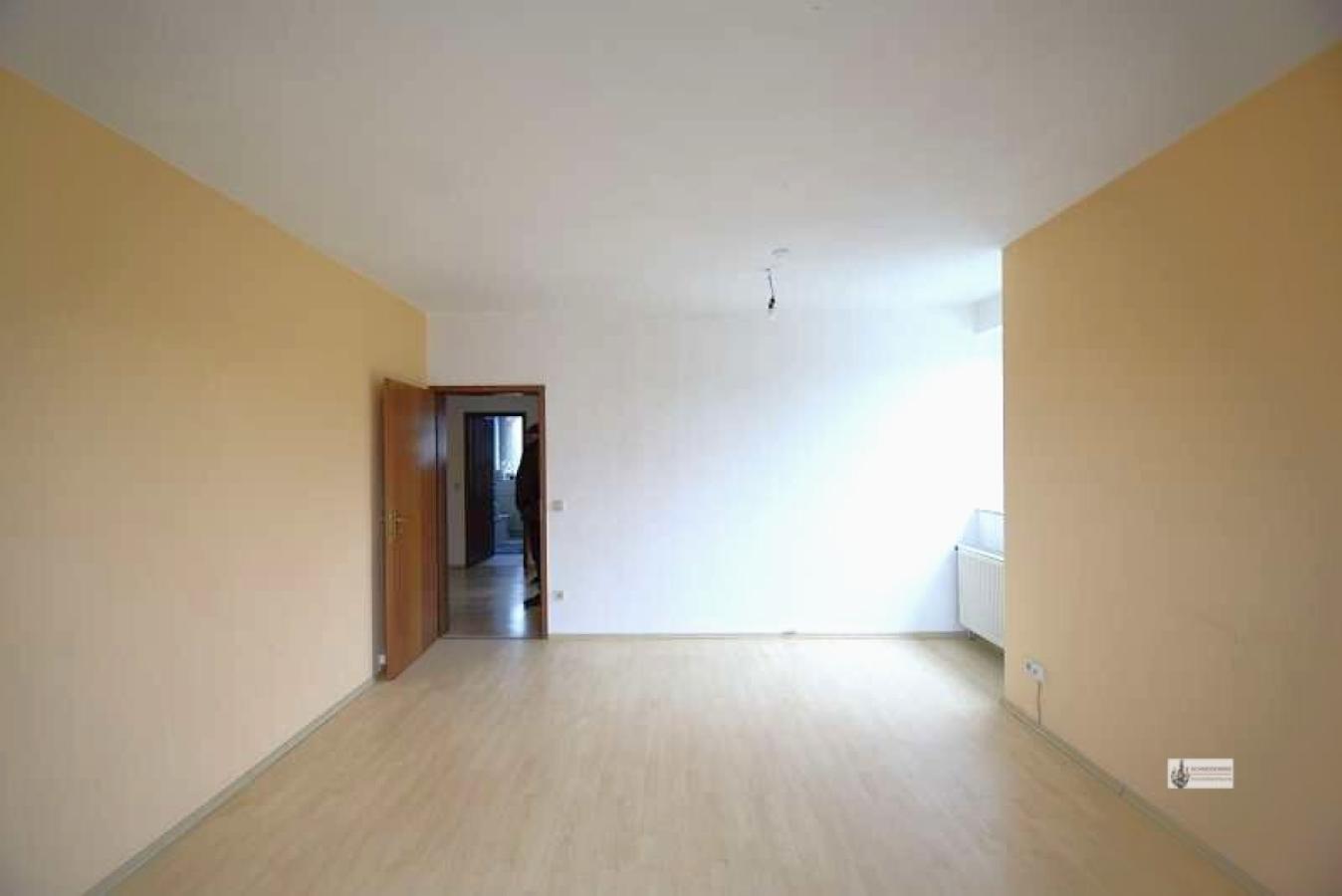 Wohnzimmer mit Flurtür