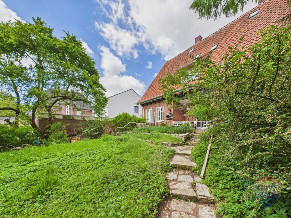 Hausblick aus dem Garten