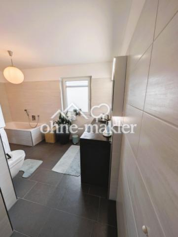 Badezimmer mit Dusche&Wanne