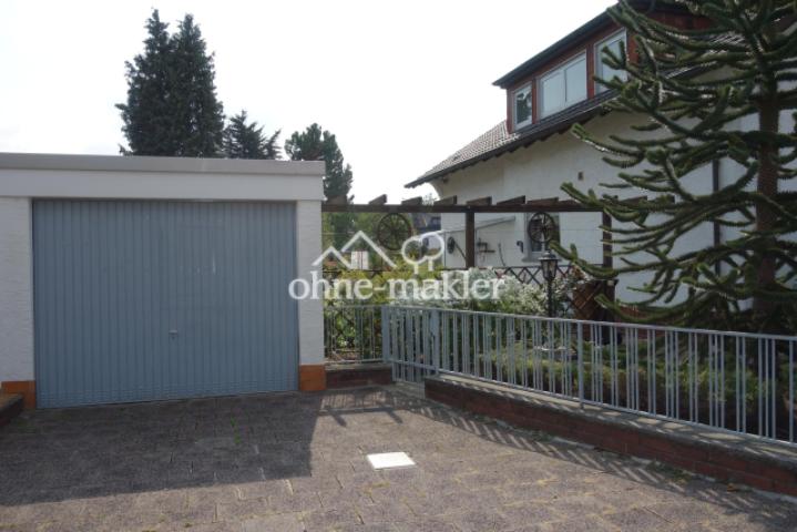 Garage und Stellplatz