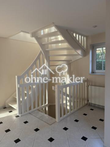 Flur mit Treppenauf-/abgang