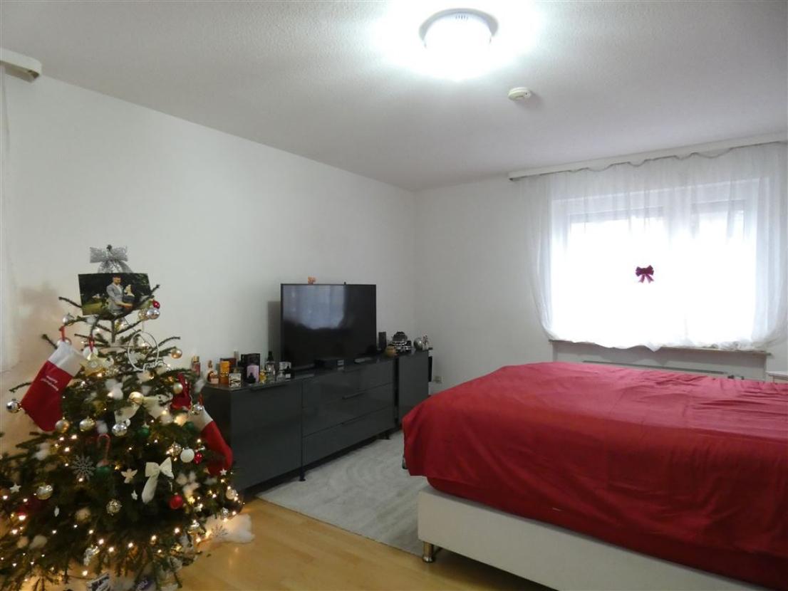 Helles geräumiges Schlaf.- und Wohnzimmer