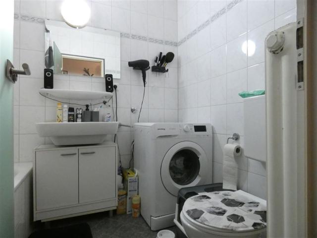 Badezimmer mit Waschmaschinenanschluss