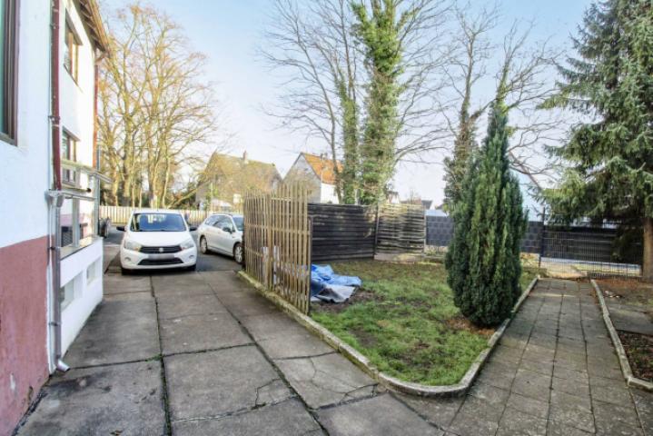 Zuwegung und Stellplätze