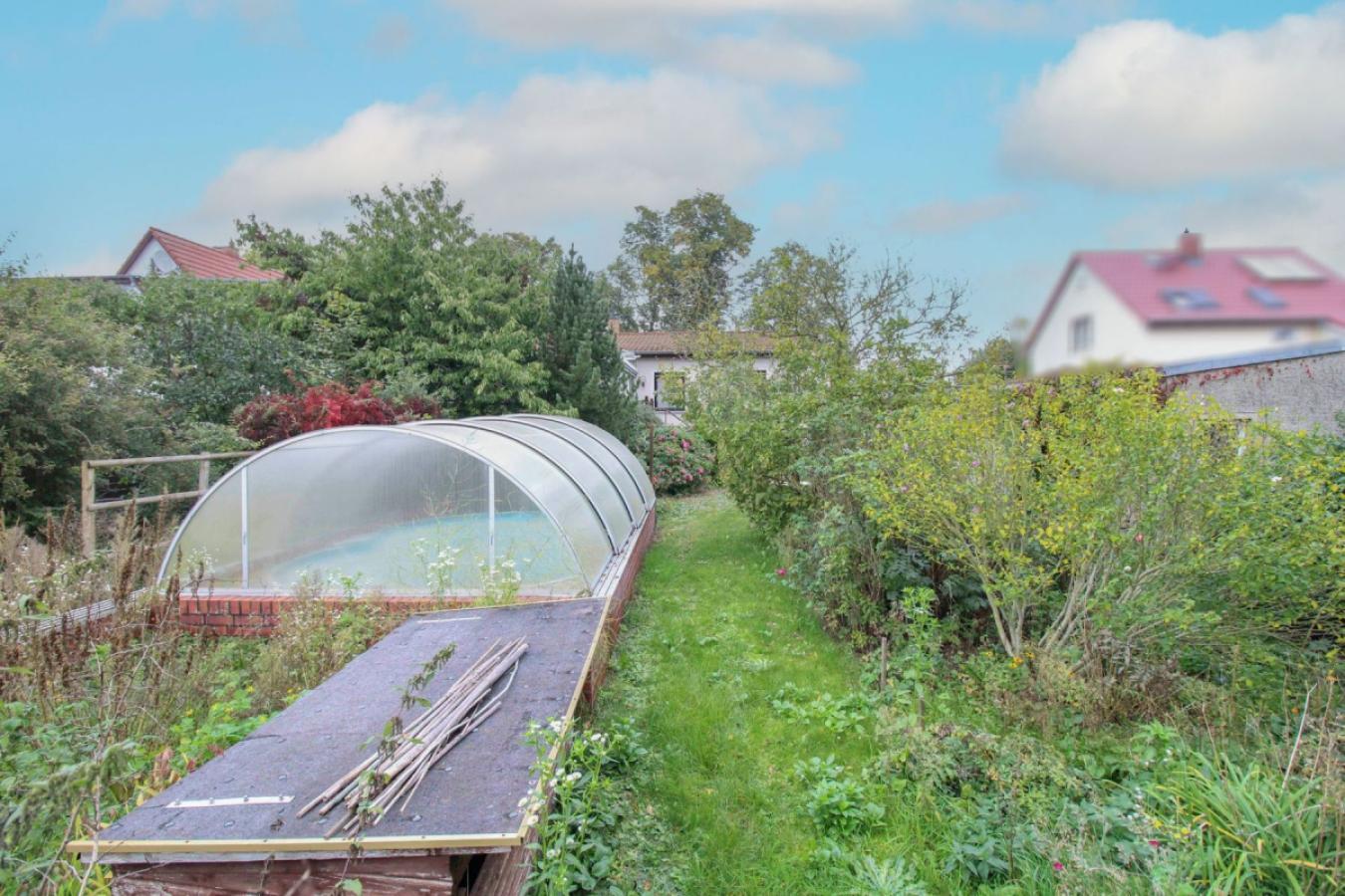 Garten mit Pool