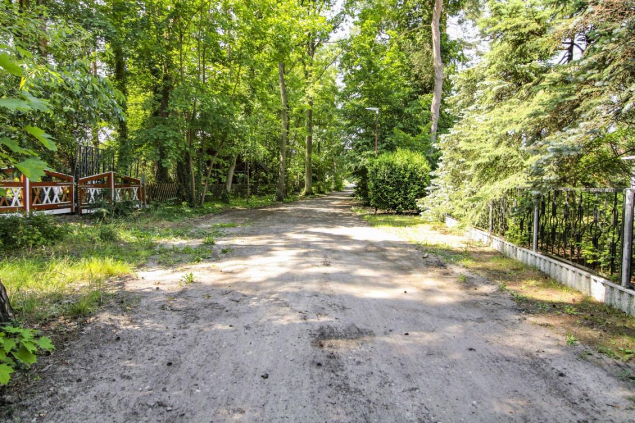 Straße vor dem Grundstück