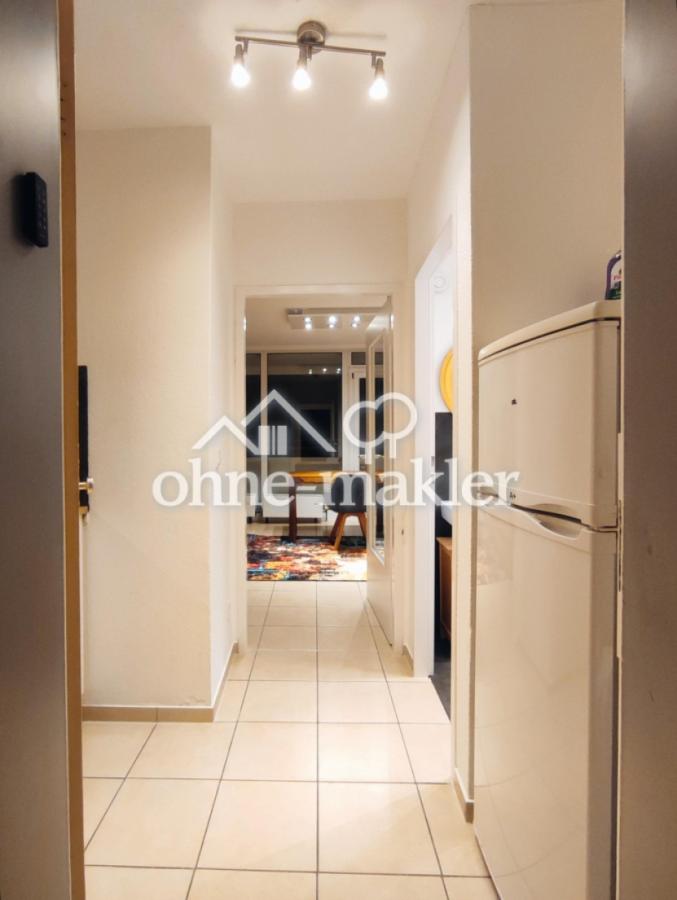 Links Küchenzeile rechts Bad..