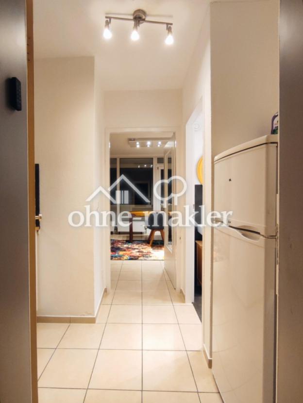 Links Küchenzeile rechts Bad..