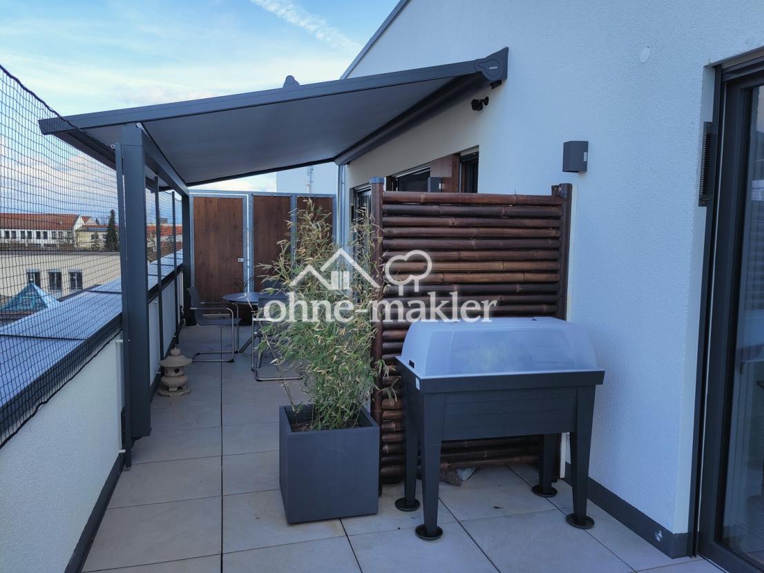 Pergola Markise vor Wohnzimmer