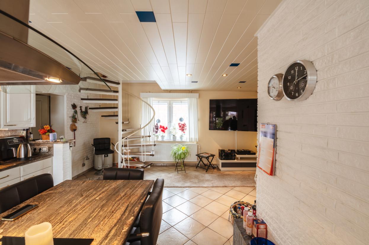 Koch- und Essbereich mit Kochinsel