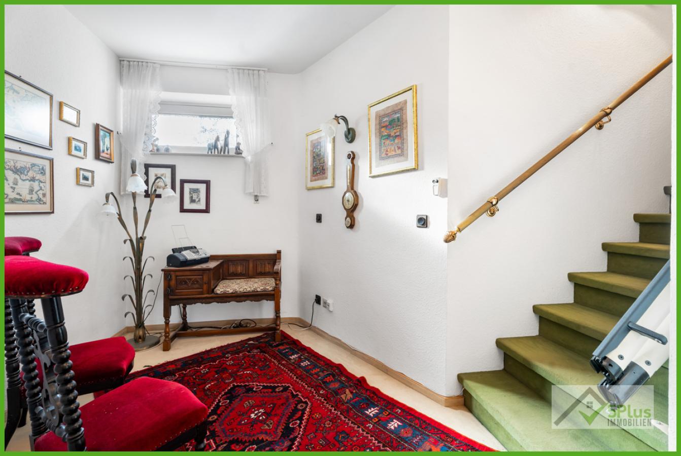 5Plus Immo Haus zum Kauf Inden / Altdorf Treppenaufgang EG