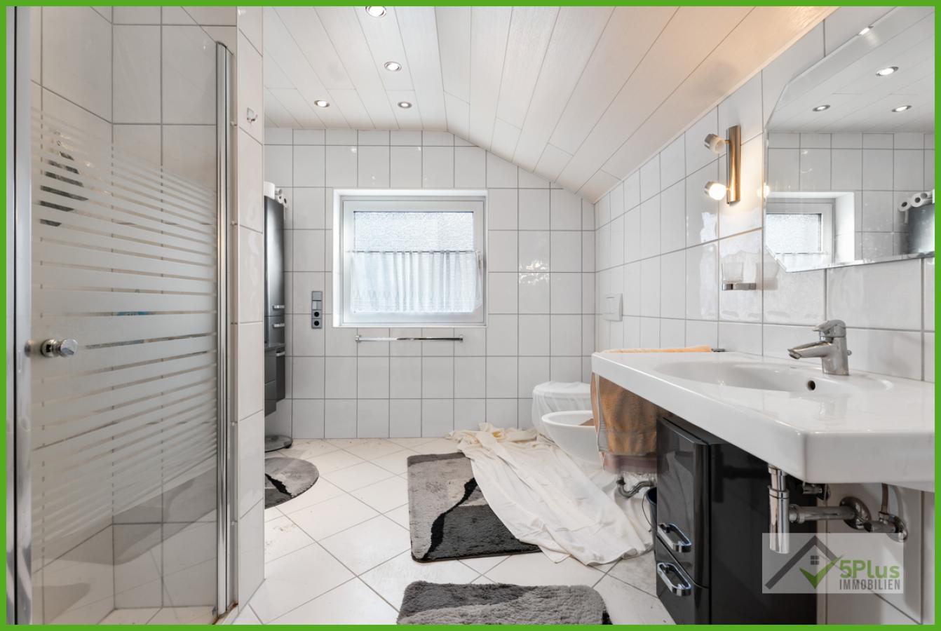 5Plus Immo Haus zum Kauf Inden / Altdorf Badezimmer OG