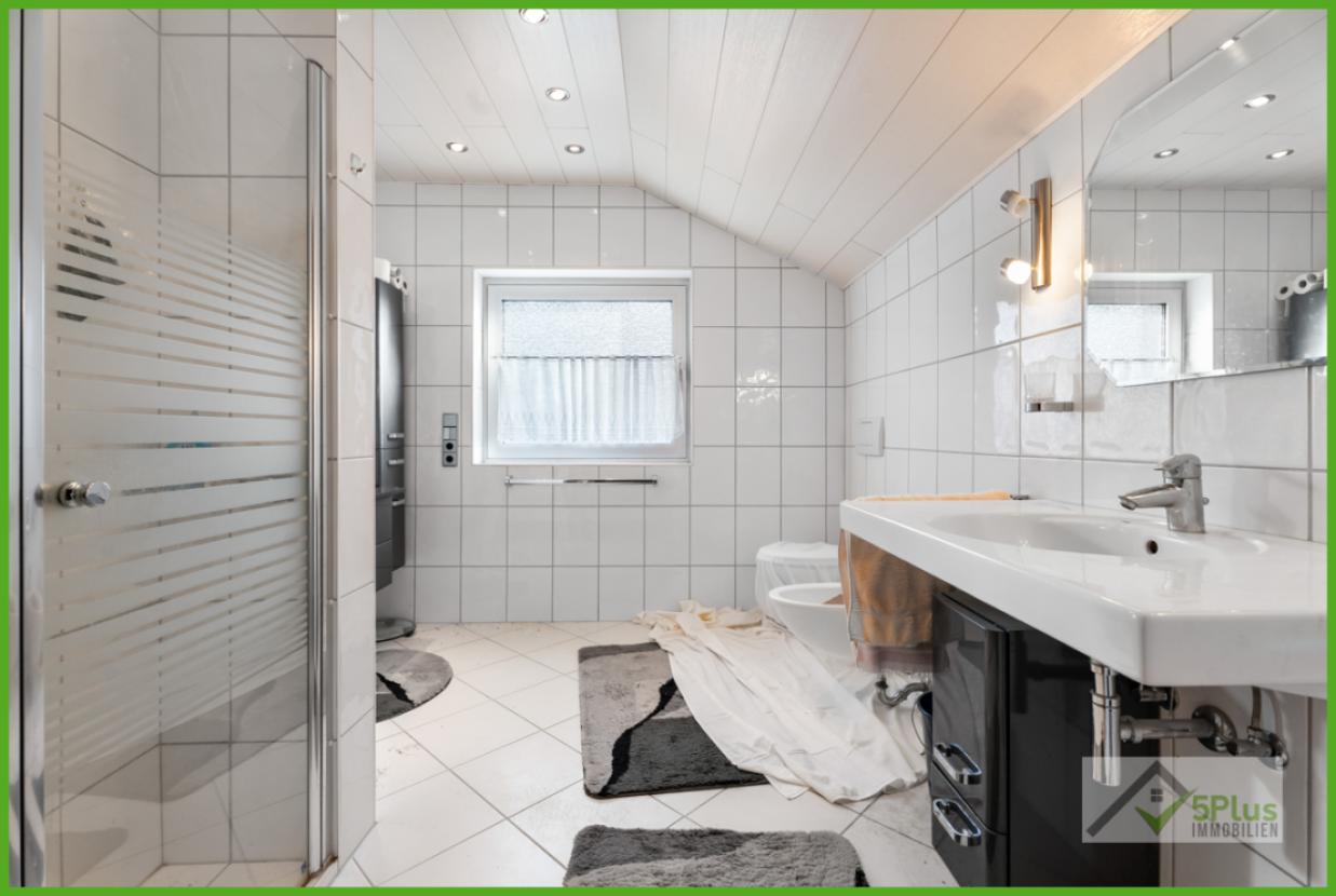 5Plus Immo Haus zum Kauf Inden / Altdorf Badezimmer OG