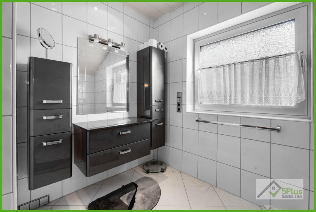 5Plus Immo Haus zum Kauf Inden / Altdorf Badezimmer OG