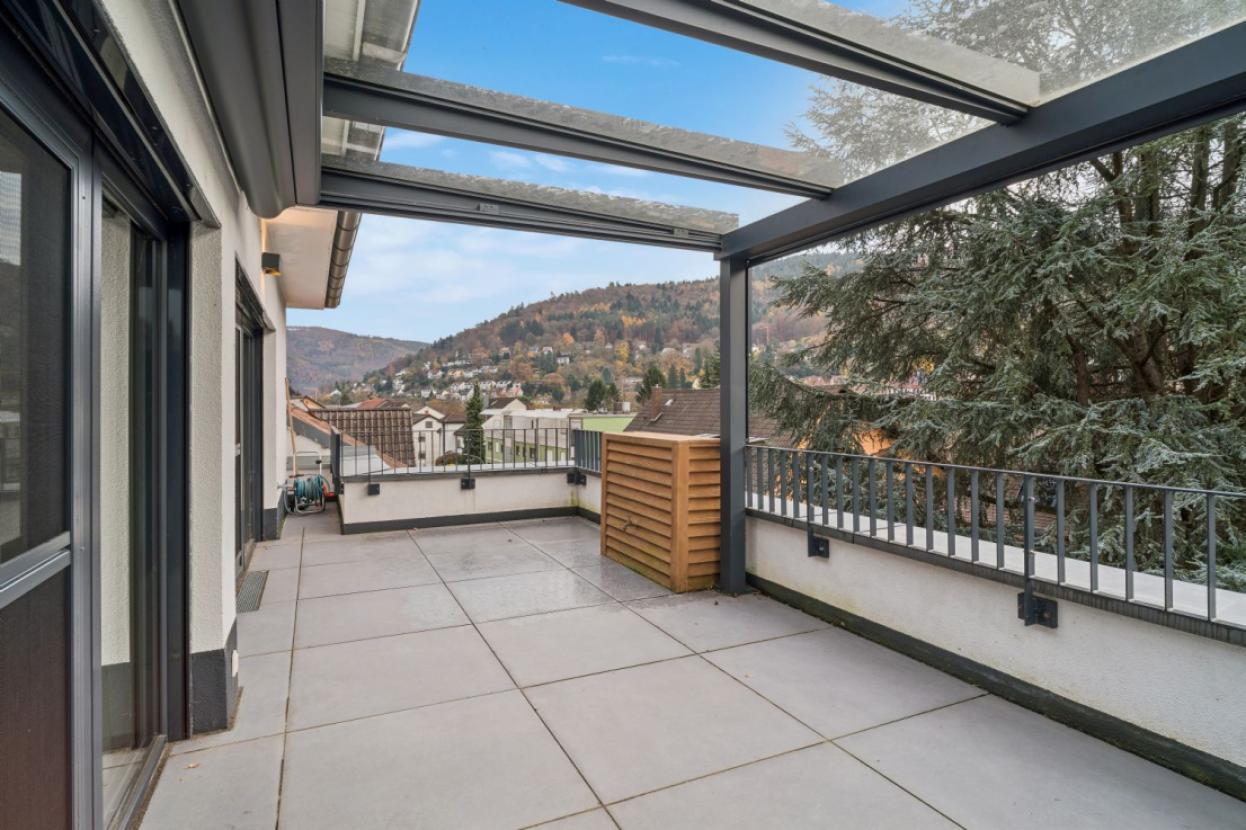 Überdachte Terrasse mit Neckarblick
