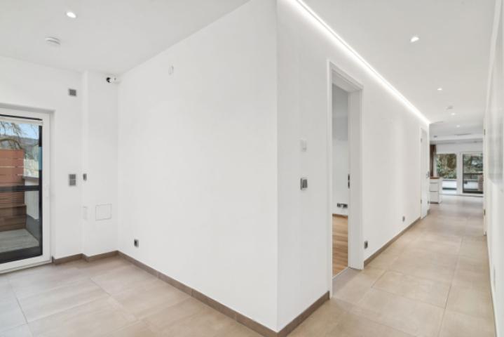 Zentrale Diele mit Zugang zum Freisitz