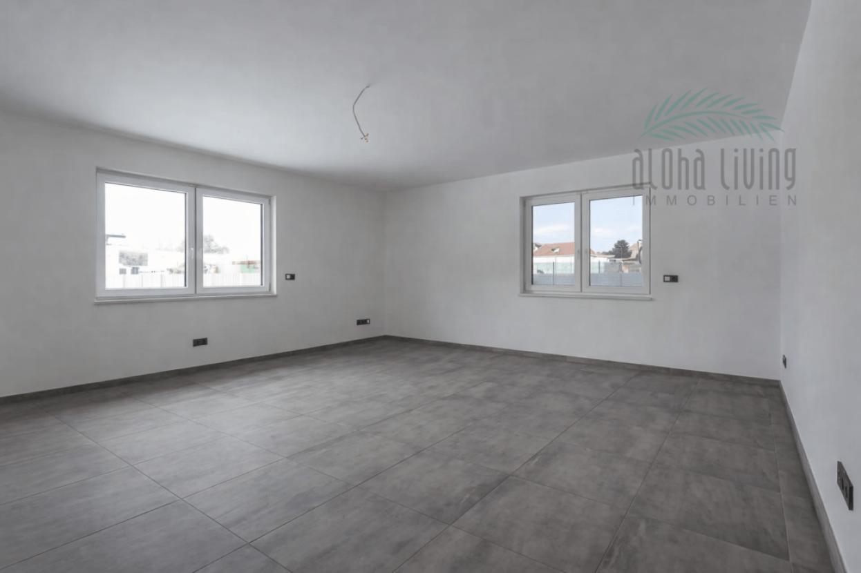 Wohnzimmer (EG) - Jalousie mit KI geöffnet