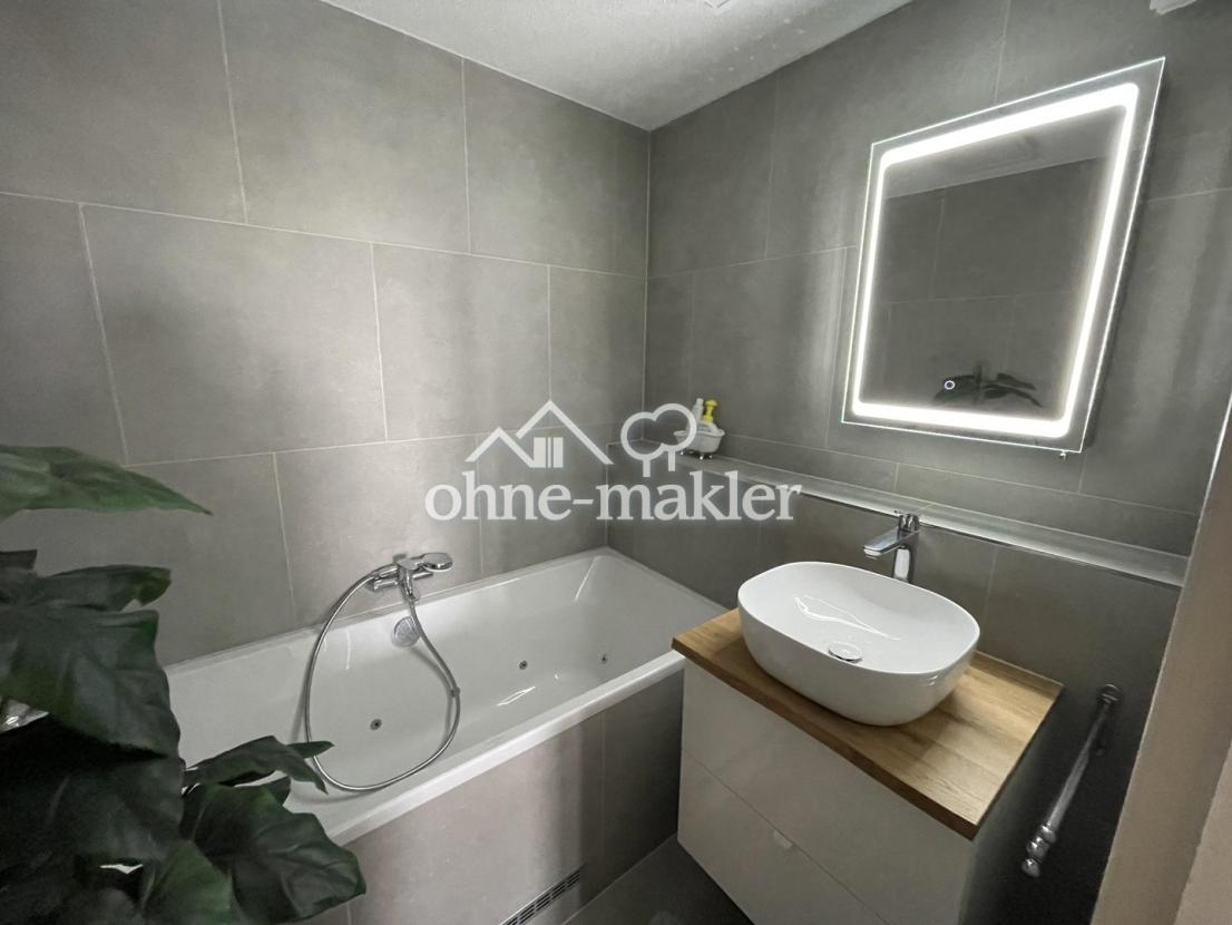 Erstes Bad mit Whirl-Wanne