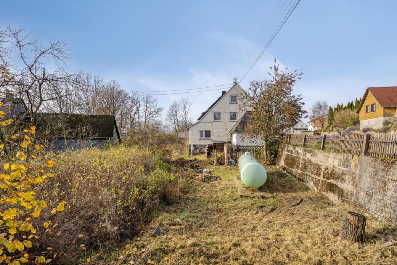 Grundstück seitlich