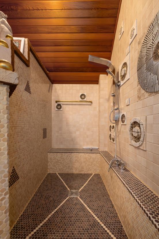 Dusche im Tageslichtbad DG