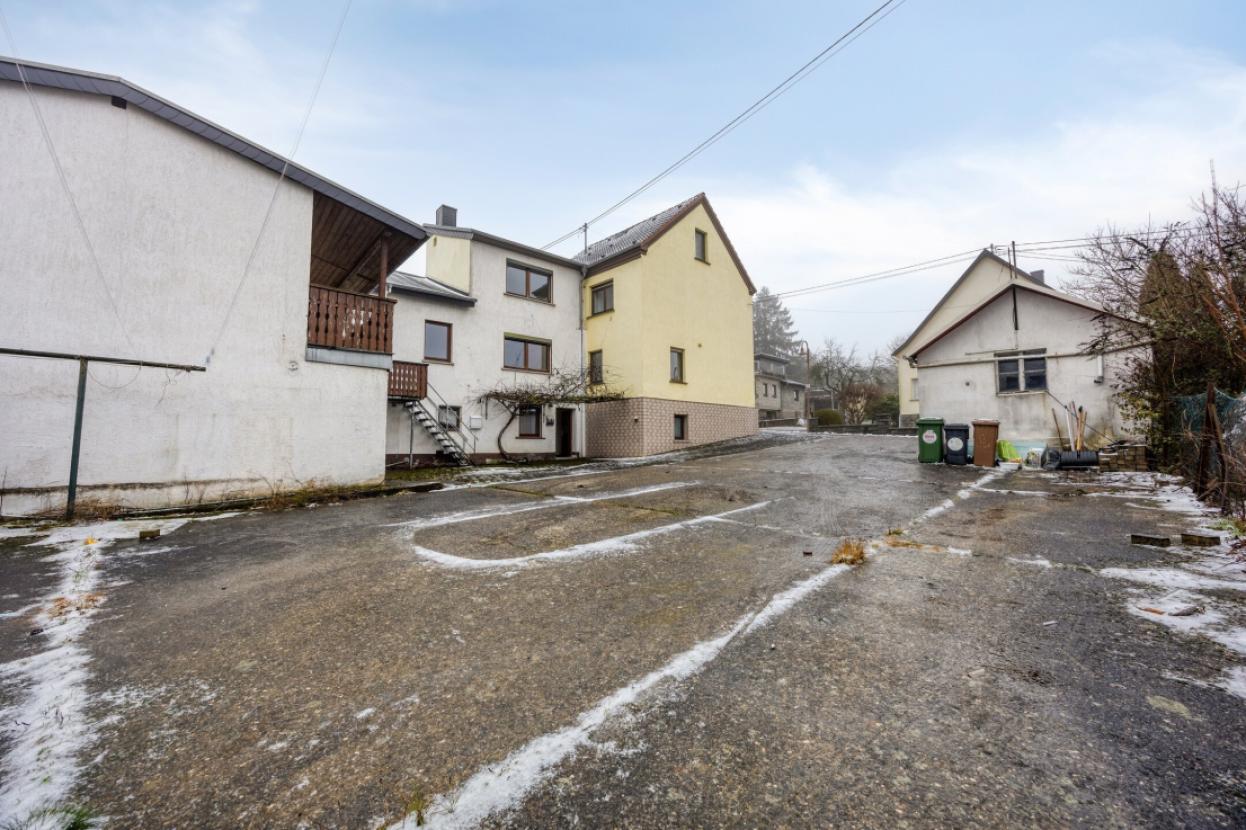 Grundstück aus der rückwärtigen Perspektive