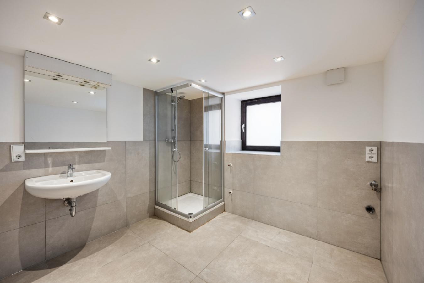 Modernes Tageslichtbad WE1