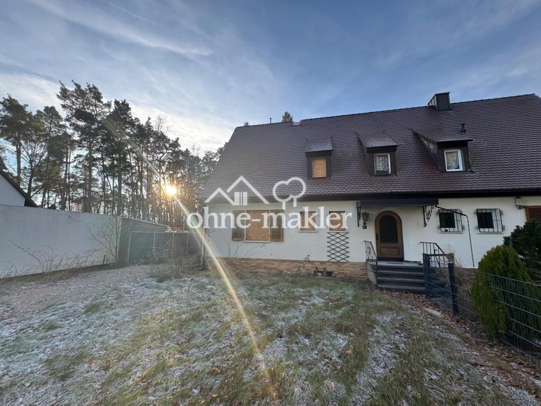 Frontansicht Ostseite / Straße