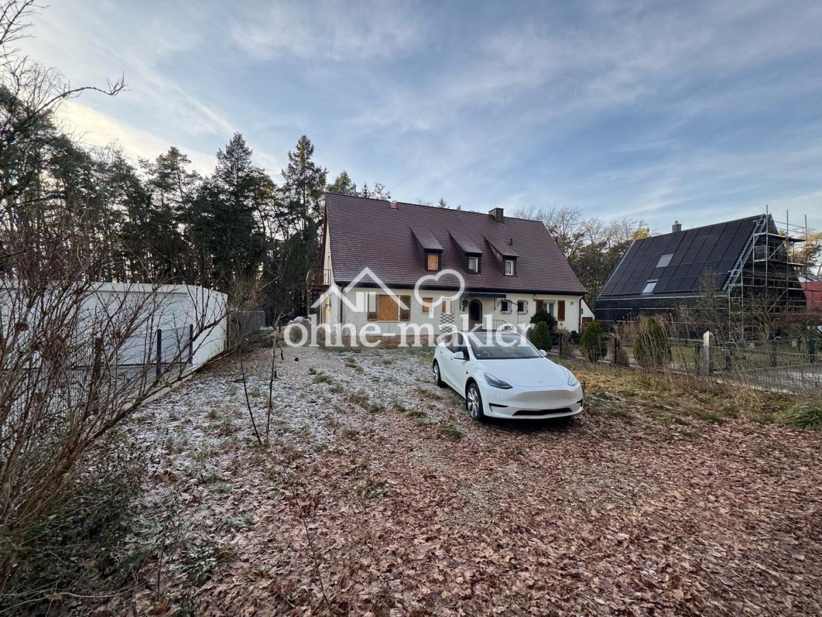 Frontansicht Ostseite / Straße