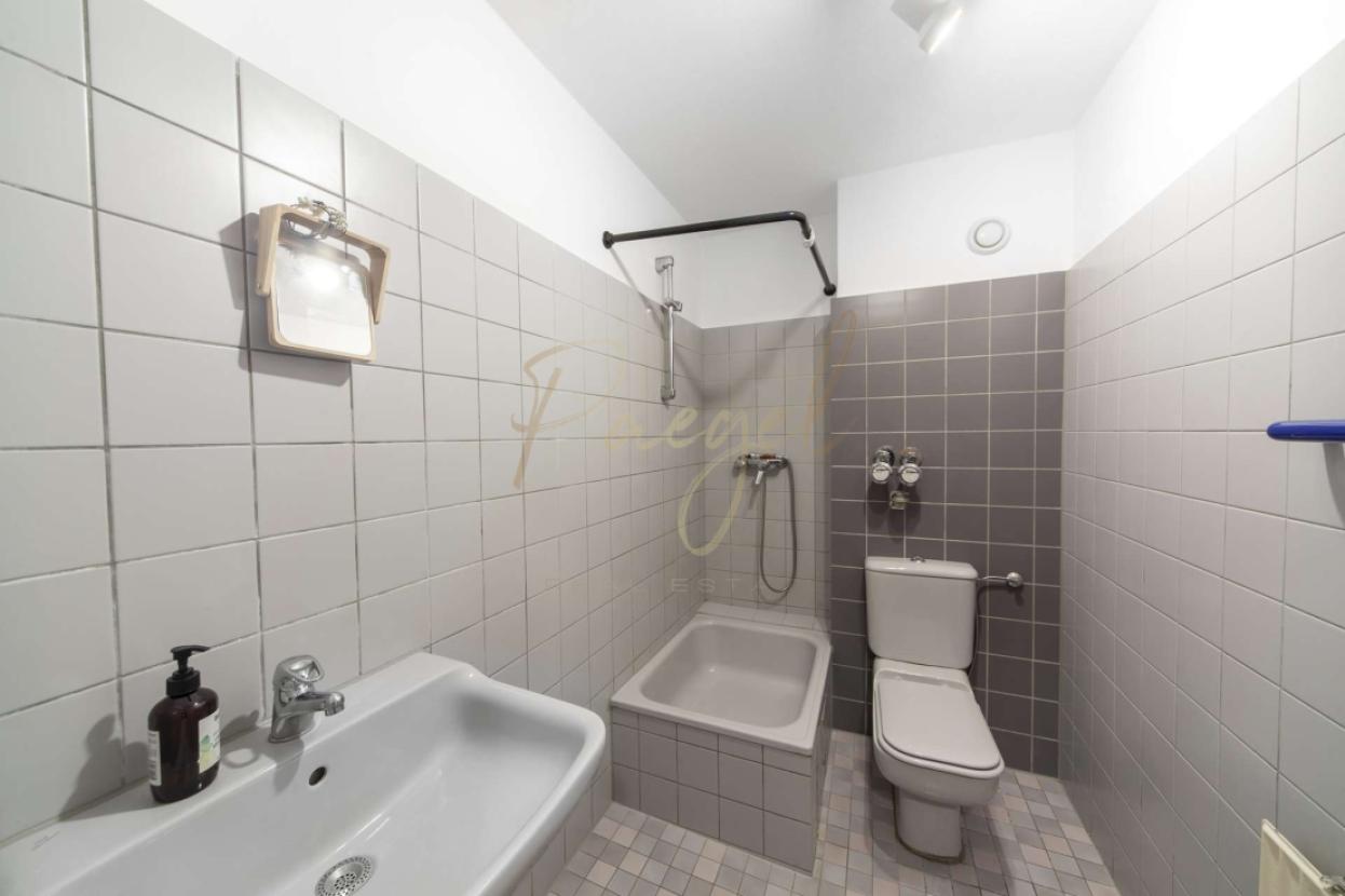 Badezimmer mit Dusche