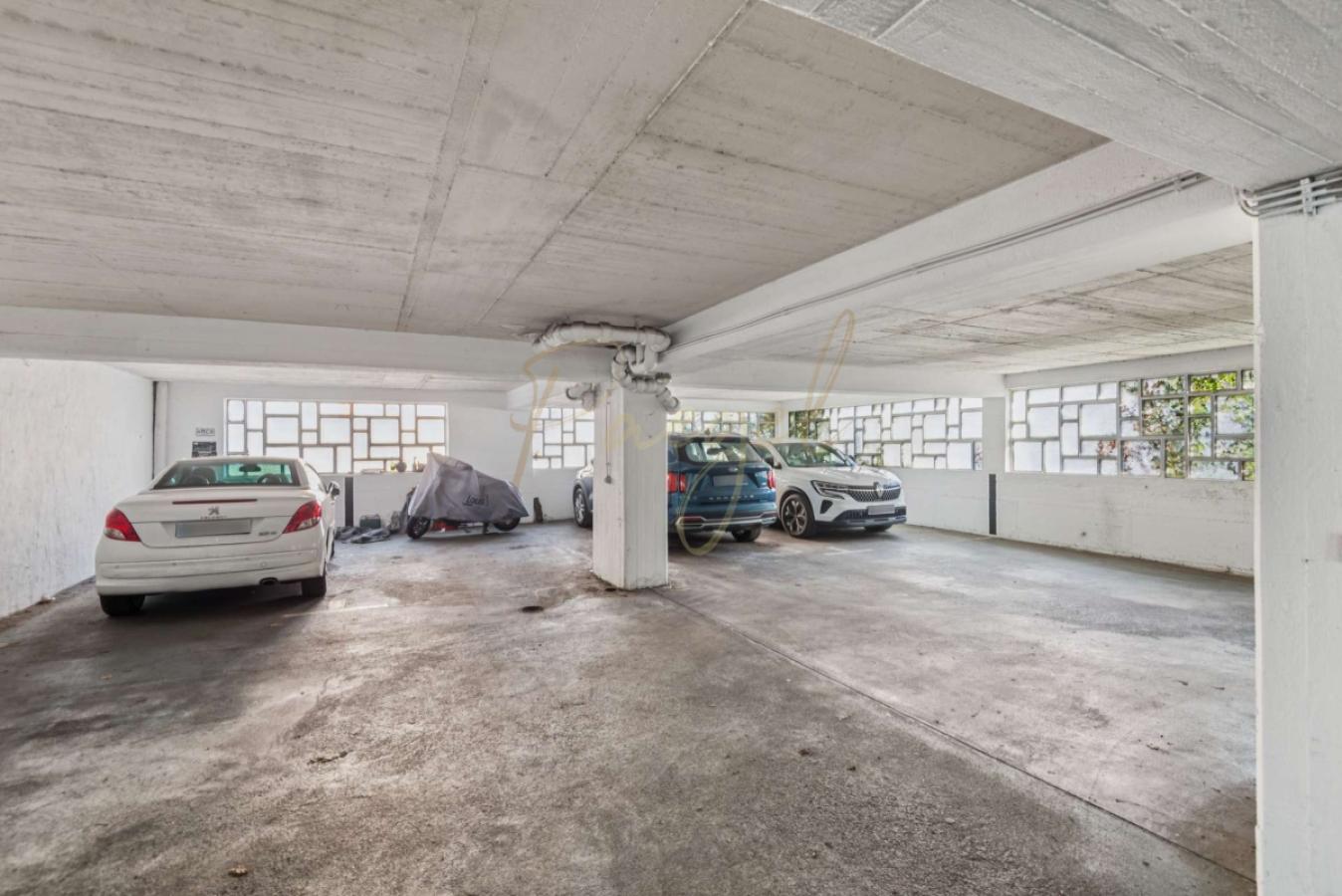 Sicherer Garagenstellplatz