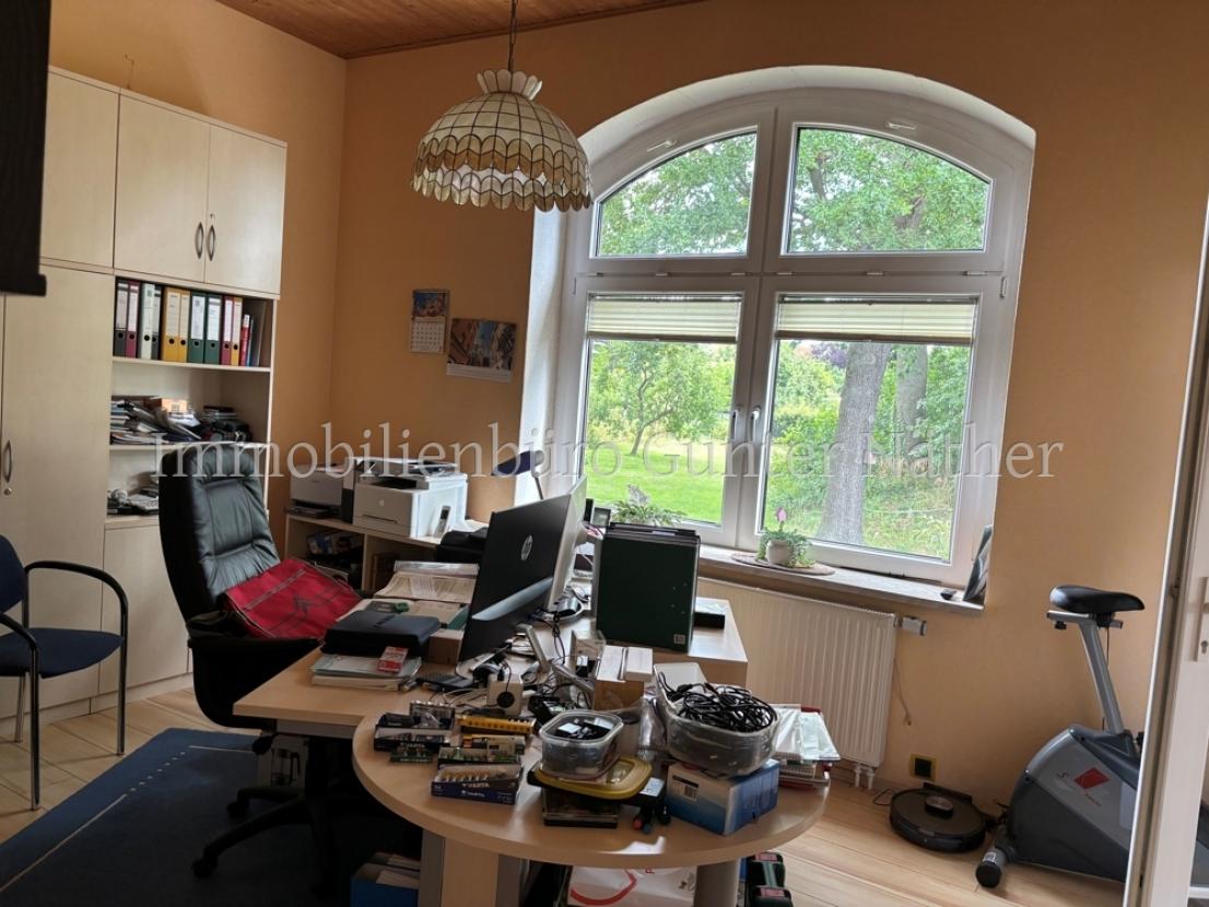 Büro EG