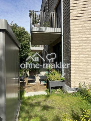 Terrasse mit Gartenhaus