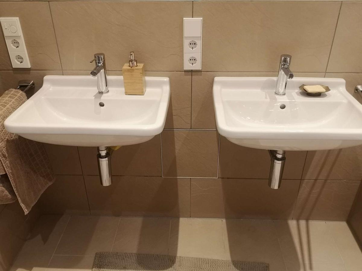 2x Waschbecken