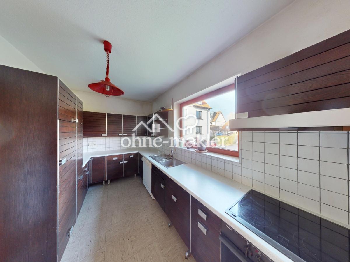 EG Küche. Blick Zufahrtsweg