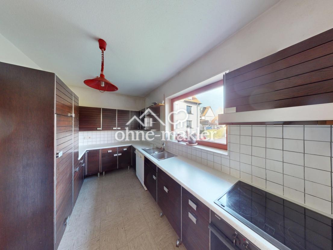 EG Küche. Blick Zufahrtsweg