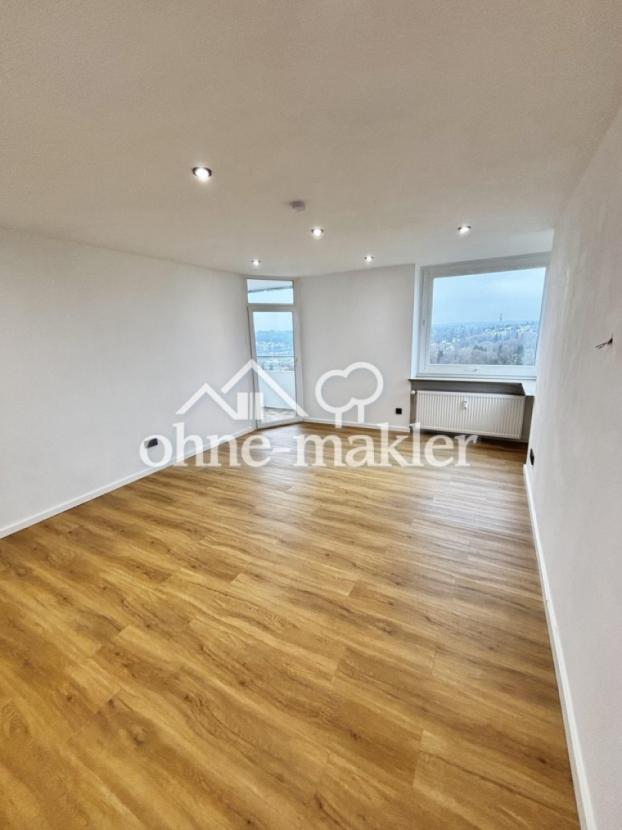 Wohnzimmer mit Balkon