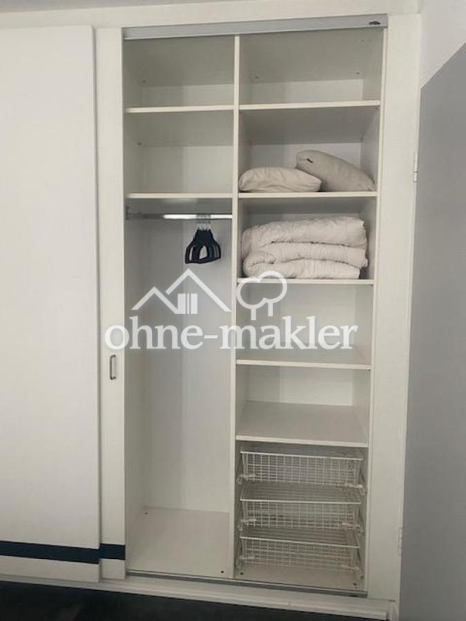 großer Kleiderschrank