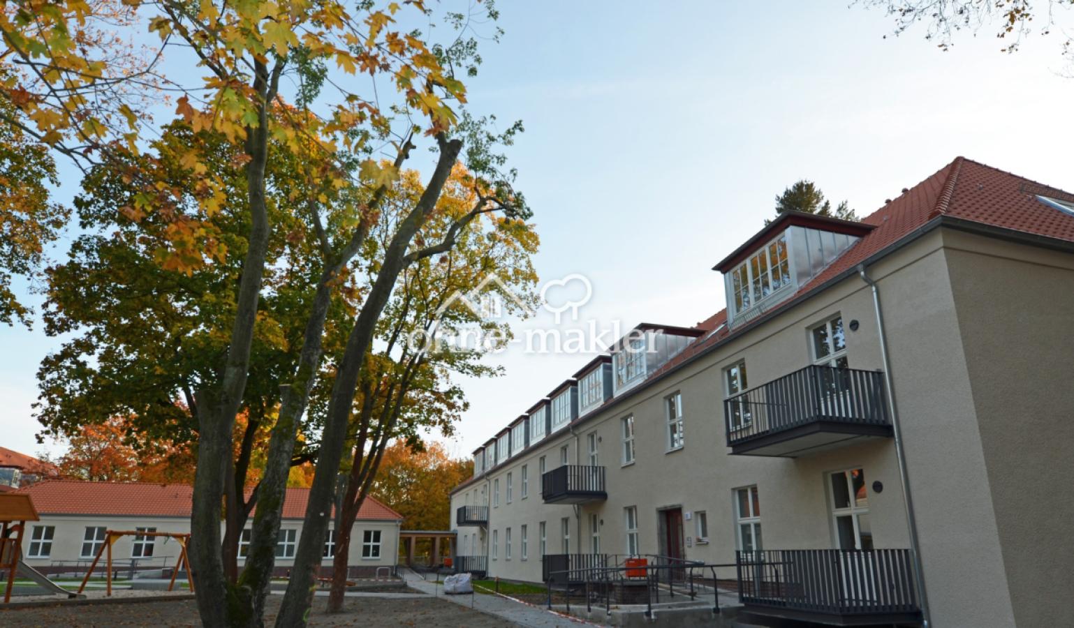 Eingang Ostseite + Spielplatz