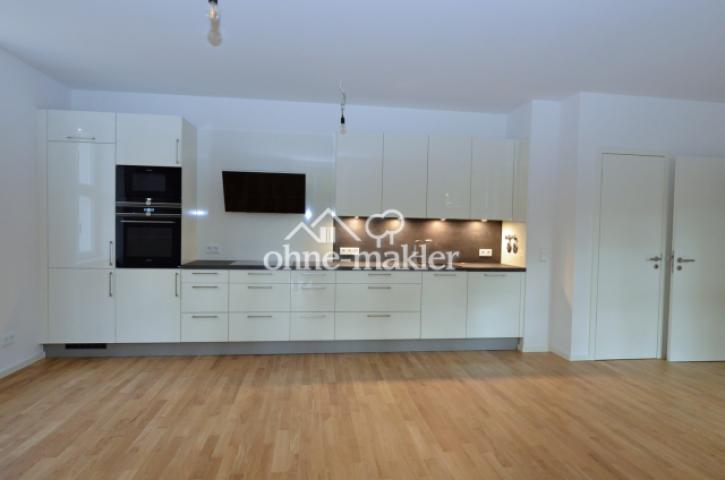 Küche mit Hauswirtschaftsraum