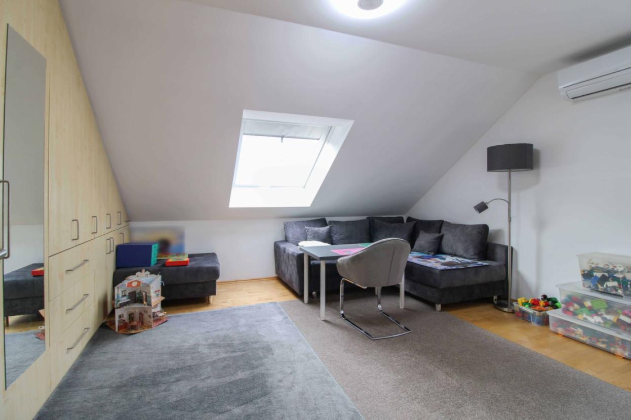 Schlafzimmer III, 2.OG